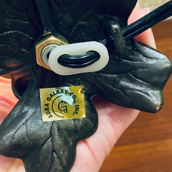 SOLD🌟HP🌟VTG 1990 Bronze Cherub Art Glass Memory Lamp - Picture 8 of 12